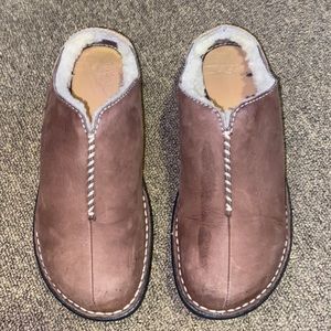 Women’s ugg slipper size 8